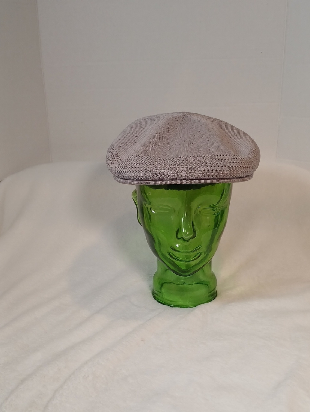 Kangol Light Gray Knit Beret with Embroidered Kangaroo
